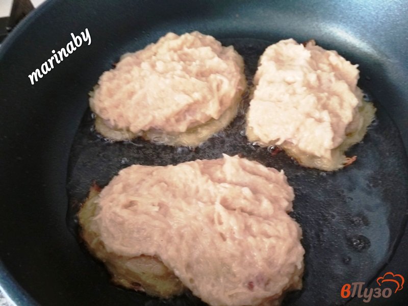 Фото приготовление рецепта: Драники с мясом шаг №4