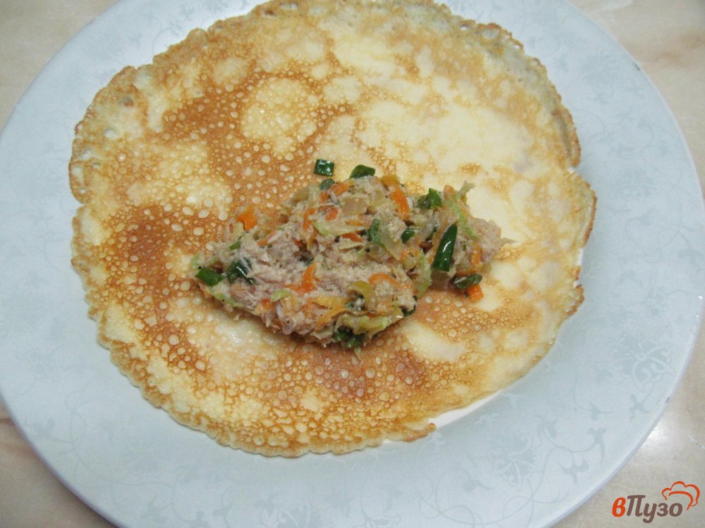Фото приготовление рецепта: Блины с начинкой из мяса и кабачка шаг №7