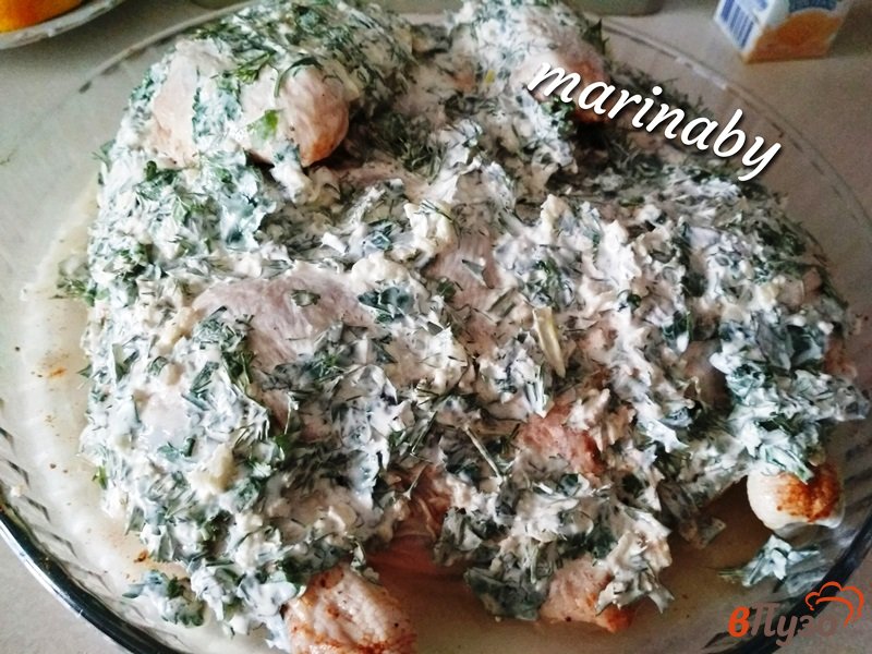 Фото приготовление рецепта: Курица с чесноком и травами шаг №8