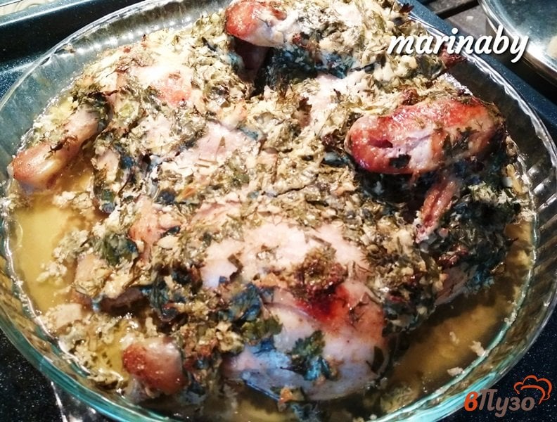 Фото приготовление рецепта: Курица с чесноком и травами шаг №9