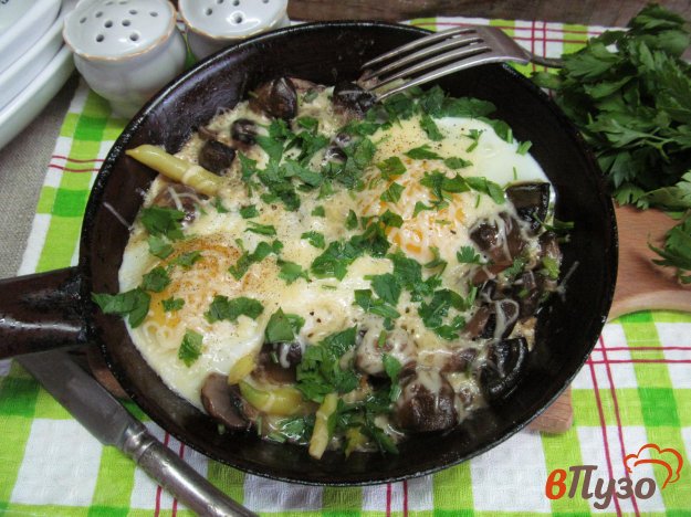 фото рецепта: Яйца с грибами и стручковой фасолью