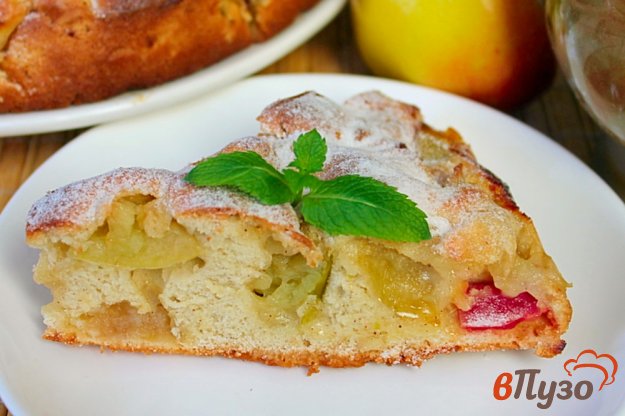 фото рецепта: Шарлотка с яблоком и персиком