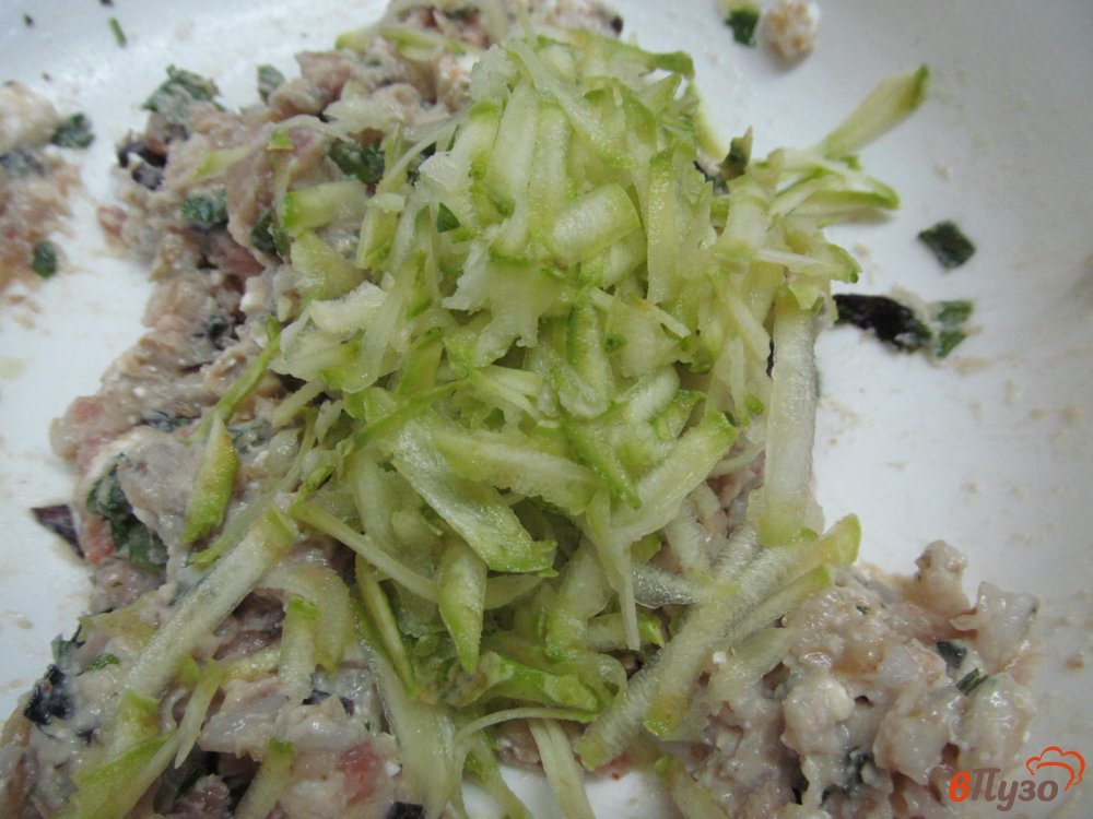Фото приготовление рецепта: Фаршированные перцы куриным паштетом перловкой и мясным фаршем шаг №3