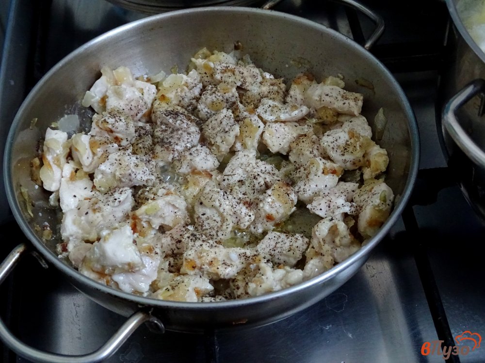 Фото приготовление рецепта: Пирог с картофелем и мясом на основе пиццы шаг №6