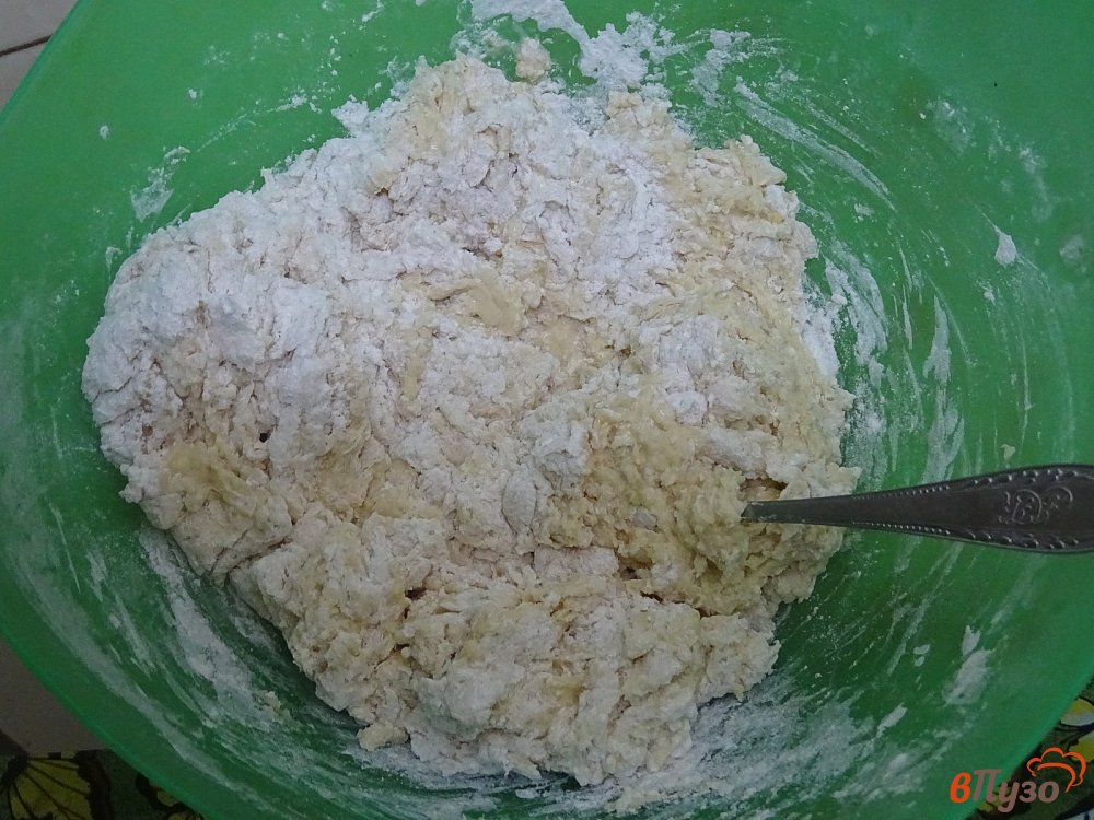Фото приготовление рецепта: Пирожки с мясом и луком шаг №5