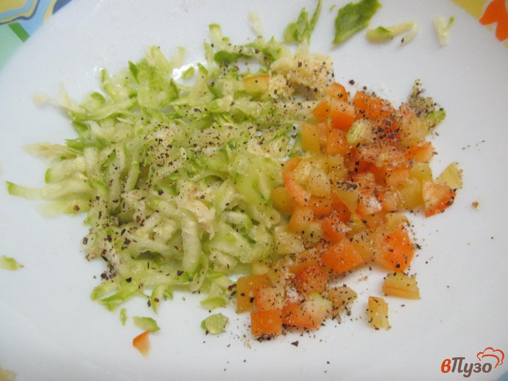 Фото приготовление рецепта: Мясные котлеты с овощными оладьями шаг №1