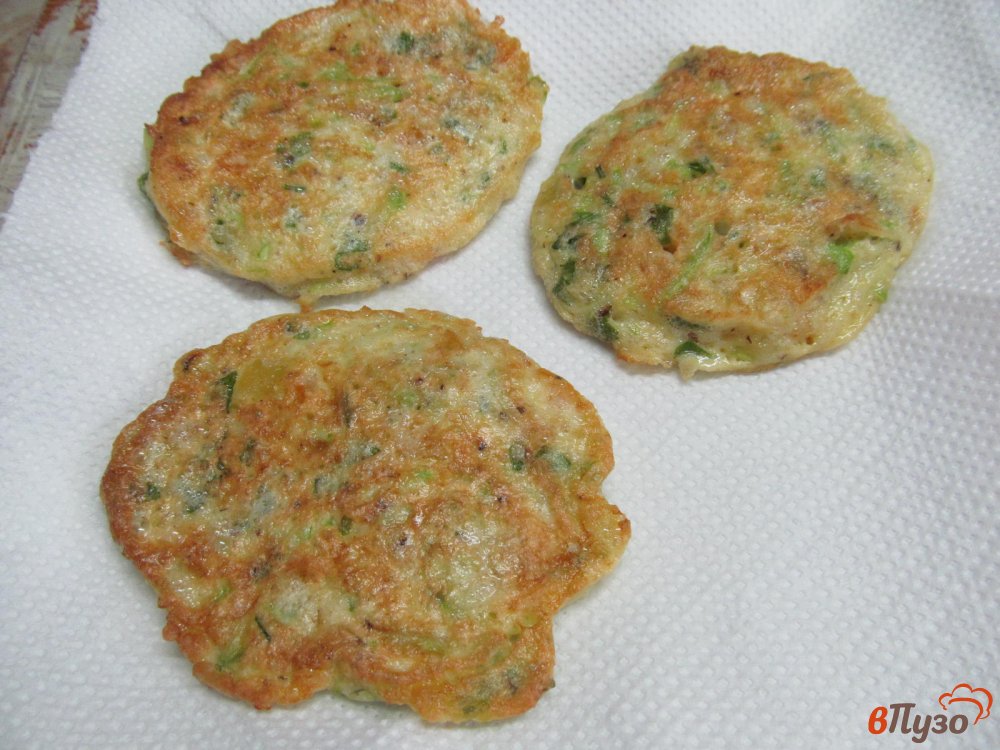 Фото приготовление рецепта: Мясные котлеты с овощными оладьями шаг №7