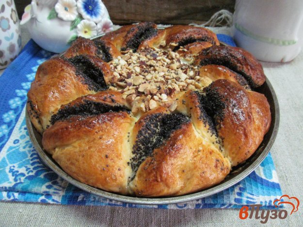 фото рецепта: Пирог с маком орехами и шоколадной пастой
