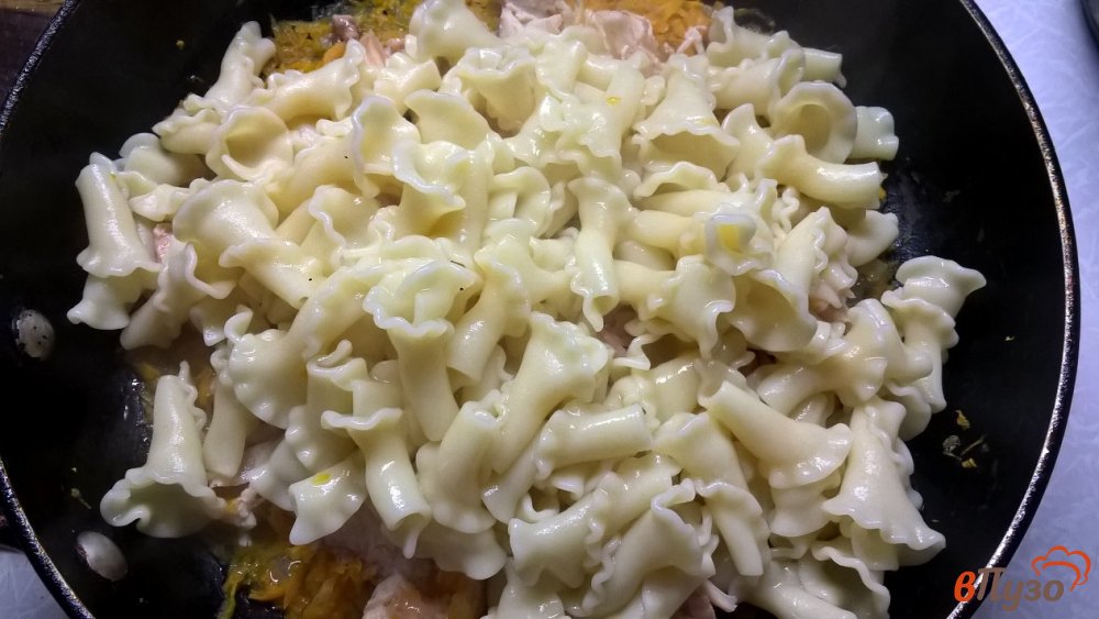 Фото приготовление рецепта: Макароны с мясом цыпленка шаг №5