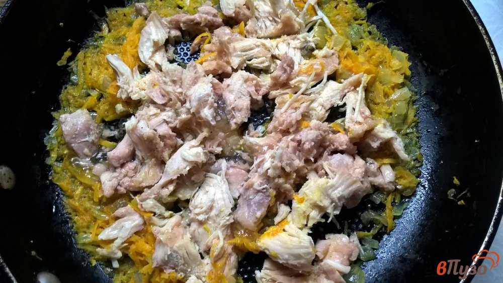 Фото приготовление рецепта: Макароны с мясом цыпленка шаг №4