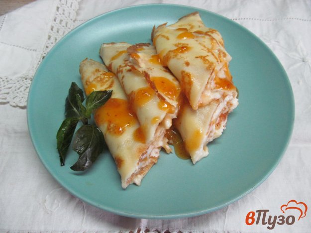фото рецепта: Блинчики с творожной массой и курагой