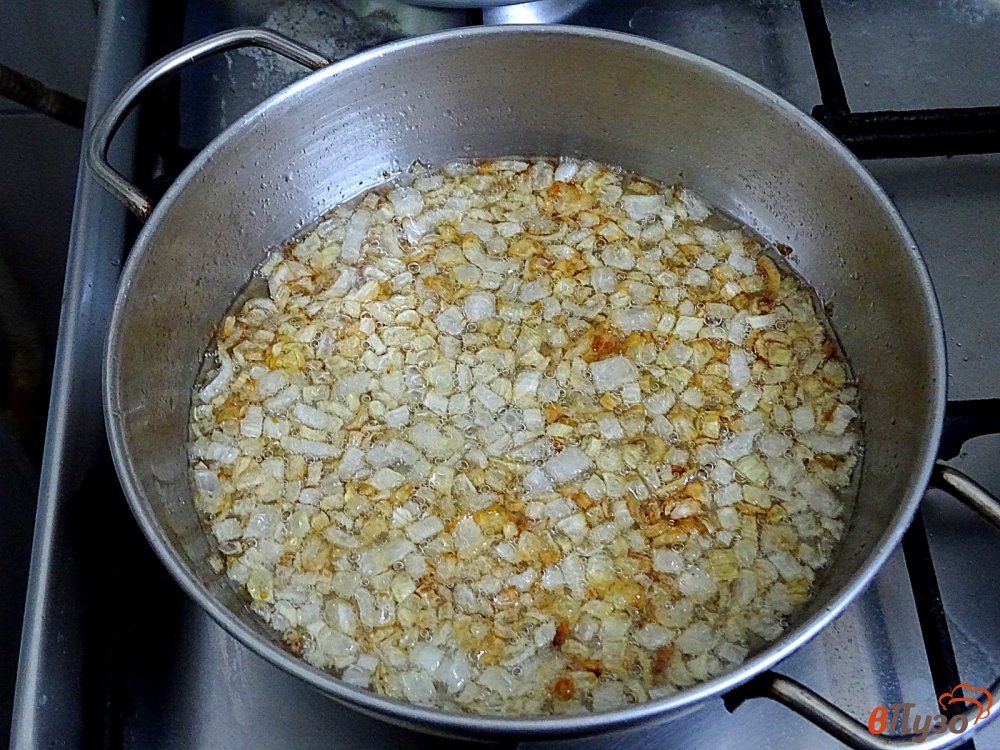 Фото приготовление рецепта: Пирожки с куриными желудками и картофелем шаг №2