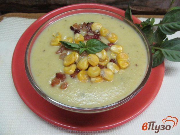 фото рецепта: Крем-суп из капусты романеско и картофеля с кукурузой и беконом