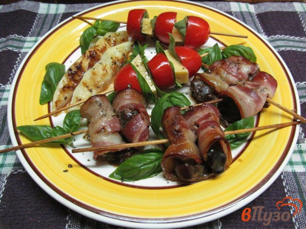 фото рецепта: Румаки из куриной печени с беконом
