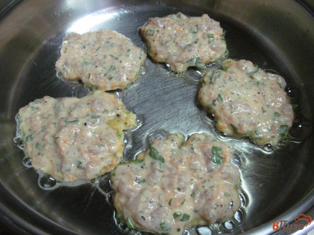 Фото приготовление рецепта: Рубленое куриное мясо в кляре шаг №6
