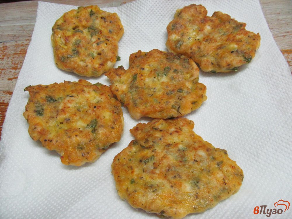 Фото приготовление рецепта: Рубленое куриное мясо в кляре шаг №8