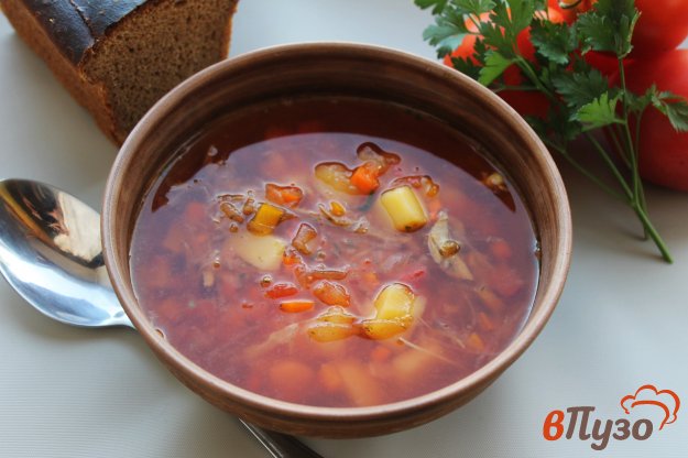 фото рецепта: Борщ с тушенкой и свежими помидорами