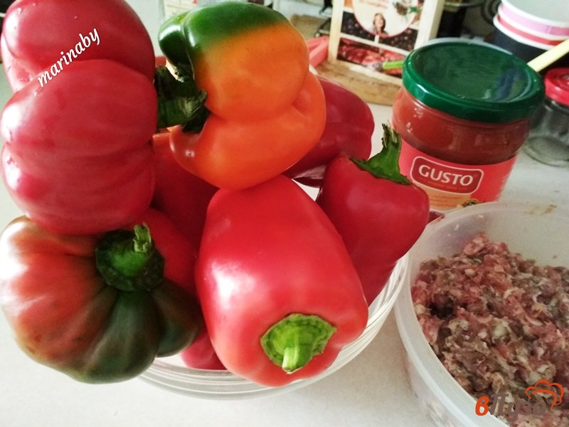 Фото приготовление рецепта: Болгарский перец фаршированный мясом и рисом шаг №2