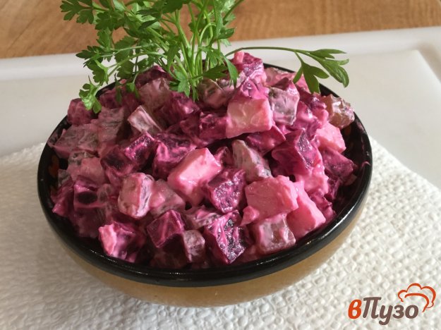 фото рецепта: Свекольный салат с огурцом и адыгейским сыром