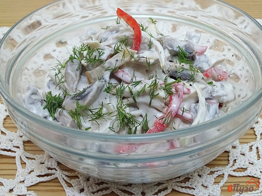 Фото приготовление рецепта: Салат из шампиньонов с овощами шаг №12