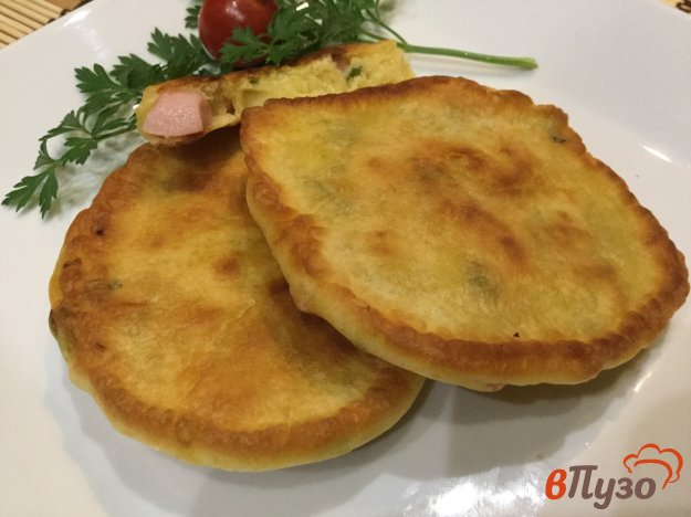 фото рецепта: Оладьи с сосисками и зеленью