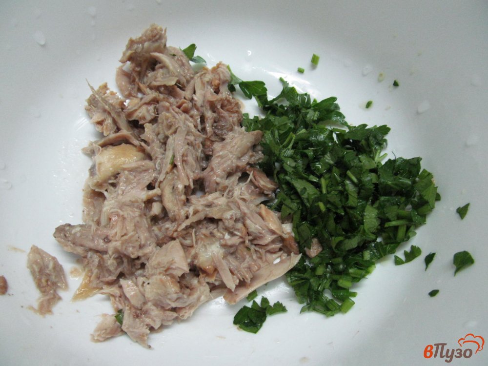 Фото приготовление рецепта: Заливной пирог из лаваша с курицей и яйцом шаг №1
