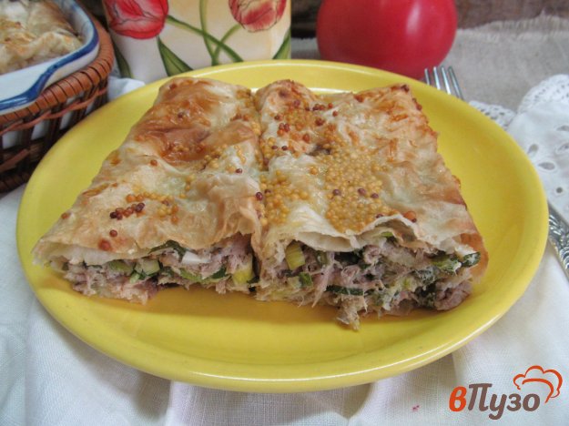 фото рецепта: Заливной пирог из лаваша с курицей и яйцом