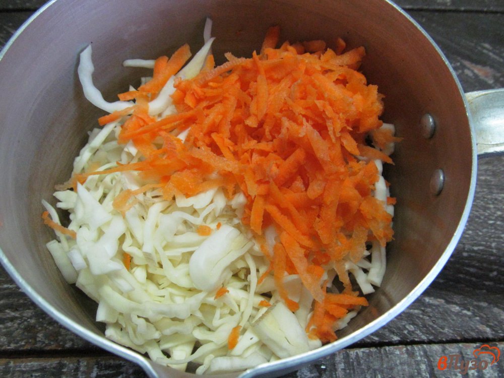 Фото приготовление рецепта: Биточки из курицы с овощами шаг №1
