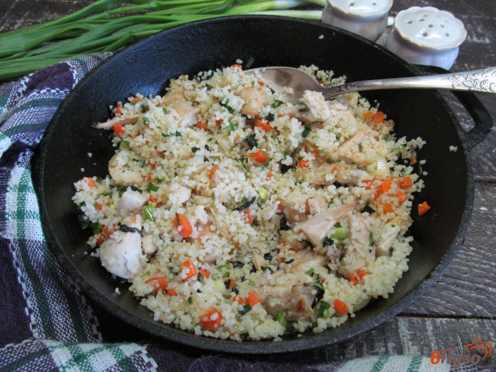 Фото приготовление рецепта: Кус-кус с овощами и курицей шаг №4