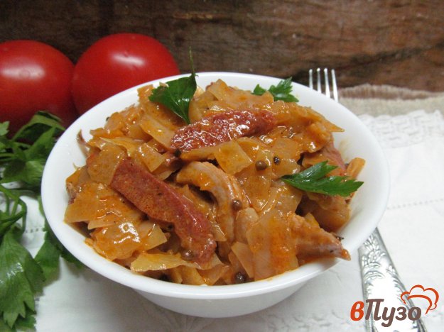 фото рецепта: Тушеная капуста с куриной грудкой по-охотничьи
