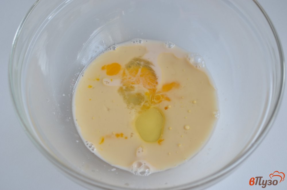 Фото приготовление рецепта: Соленая коса с сыром и беконом шаг №2