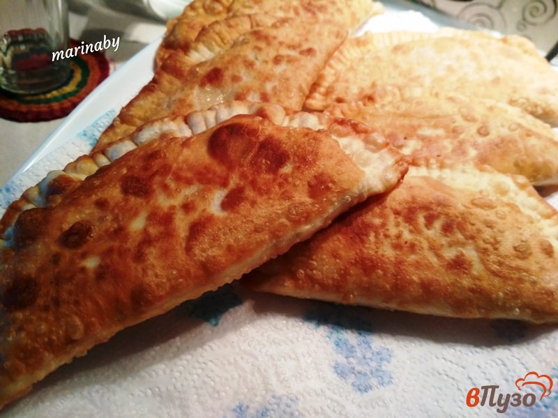 Фото приготовление рецепта: Чебуреки с мясом шаг №9