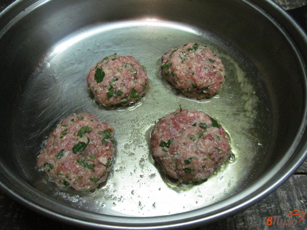 Фото приготовление рецепта: Котлеты из мясного фарша с отрубями шаг №5