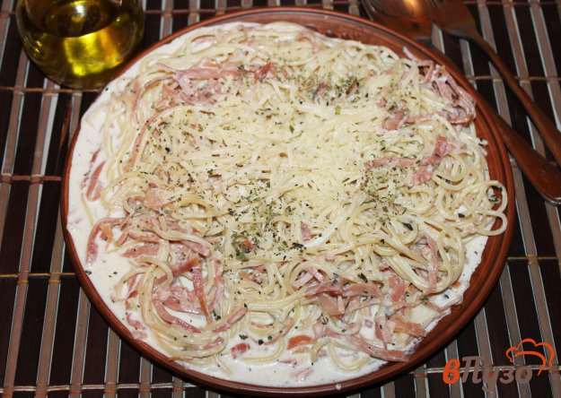 фото рецепта: Сливочная паста с вяленым мясом и сыром с плесенью