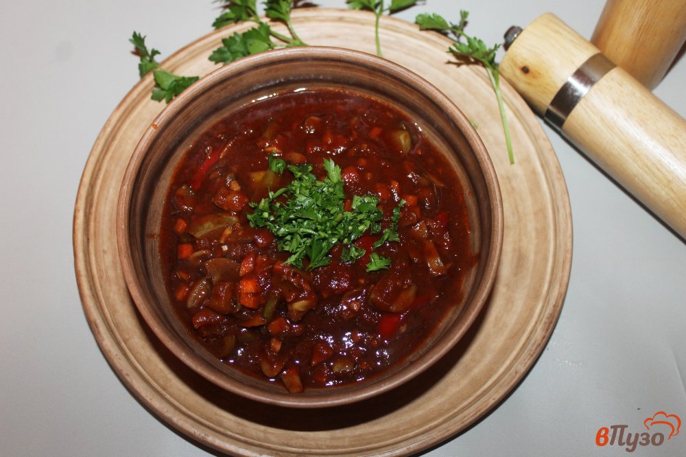Фото приготовление рецепта: Томатная подлива с овощами и шампиньонами шаг №6