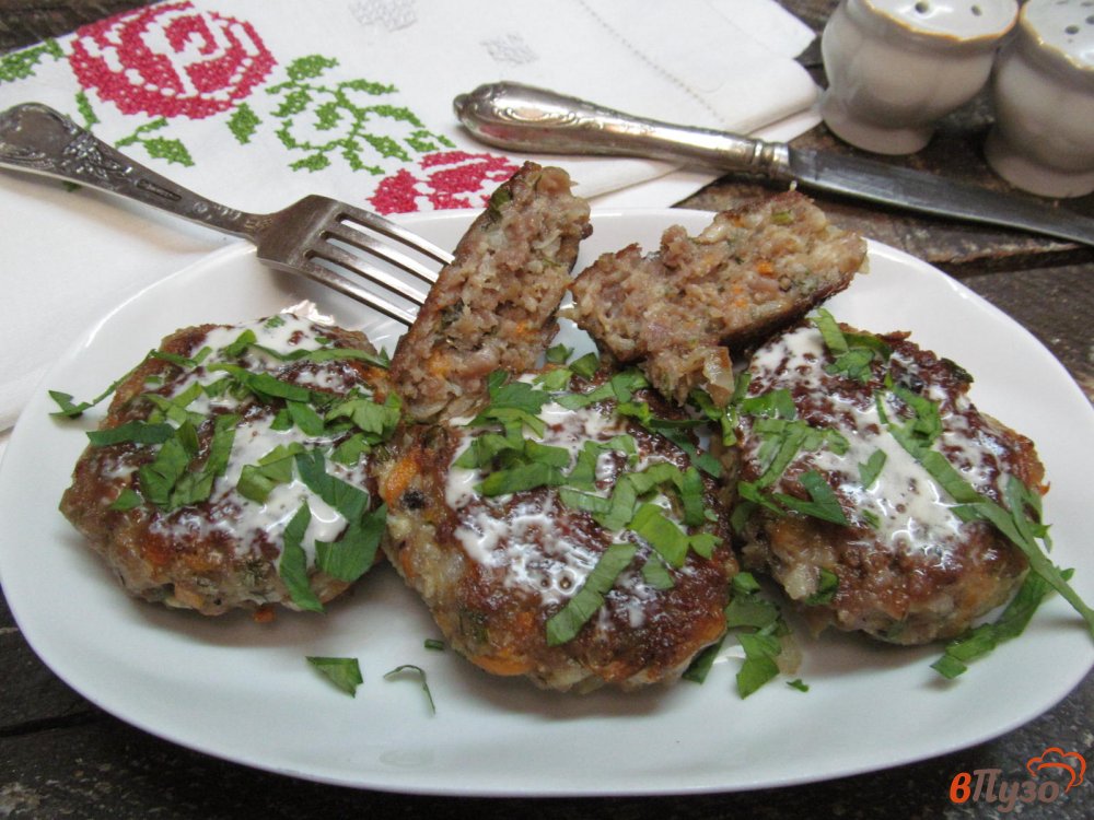 Фото приготовление рецепта: Мясные котлеты с цветной капустой и морковью шаг №8