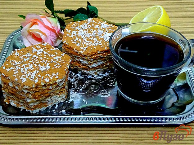 фото рецепта: Пирожные с вафлями и сгущёнкой