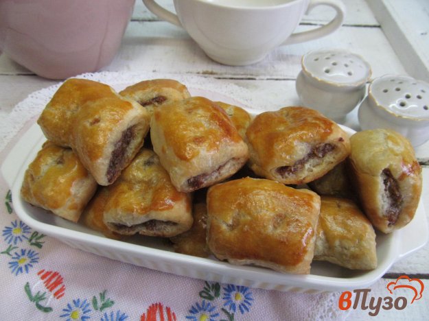фото рецепта: Мини пирожки с мясом из слоеного теста