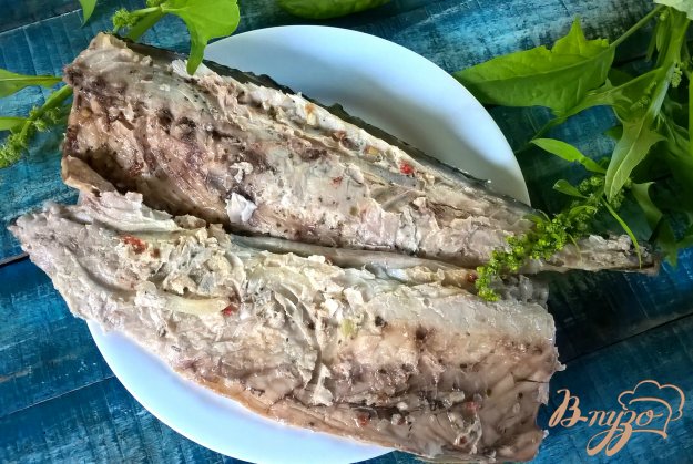 фото рецепта: Скумбрия с луком на мангале